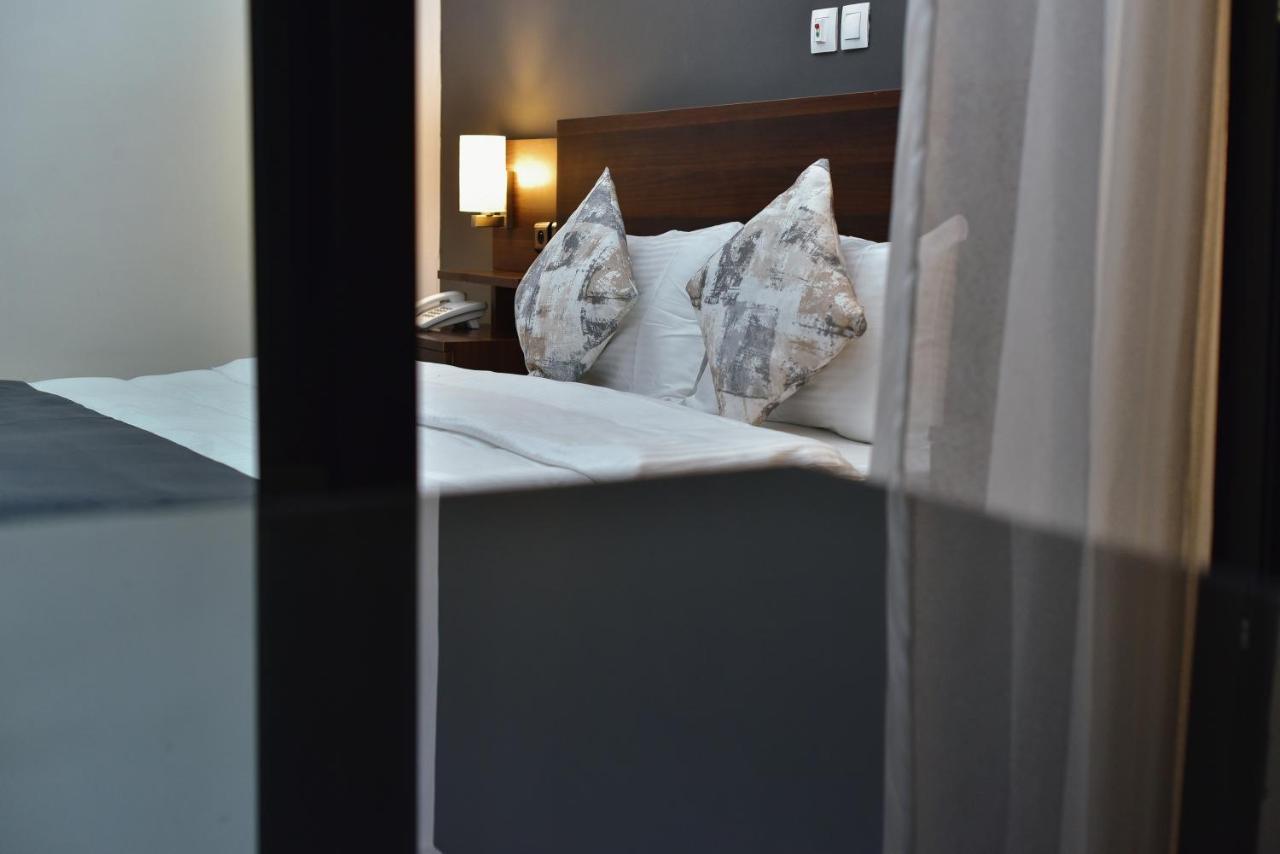 Robert'S Hotel Abidżan Zewnętrze zdjęcie